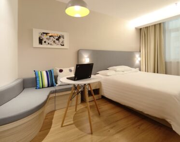 LondonHouse Chicago, Curio Collection by Hilton LondonHouse Chicago, Curio Collection by Hilton