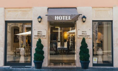 How do I choose a good hotel?